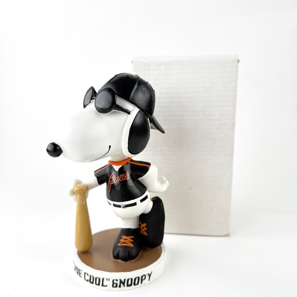 San Francisco Giants Baseball Vintage "Joe Cool" Snoopy 2007 Bobblehead - Picture 1 of 6